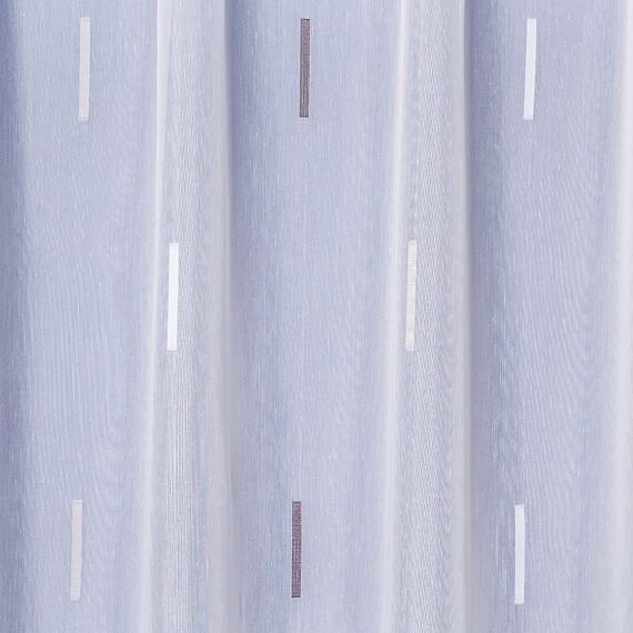 Záclona s šedým motivem