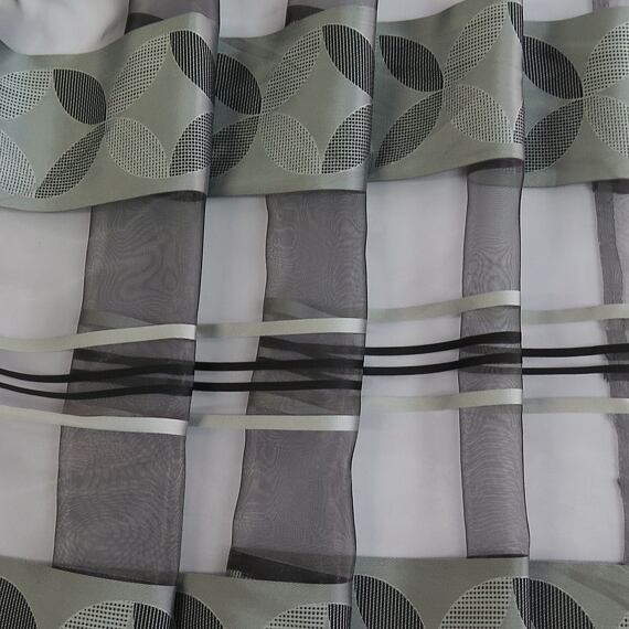 Polozávěs s vodorovnými pruhy