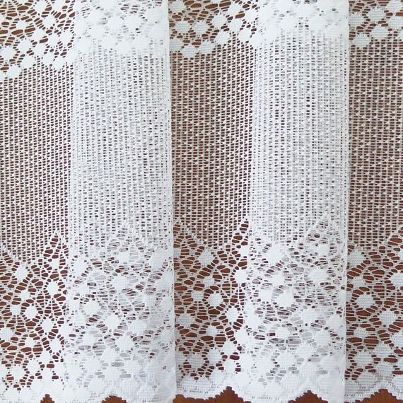 Žakár se zdobnou bordurou