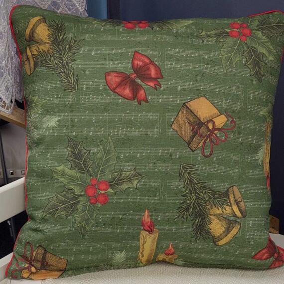 Noty a svíce na zelené