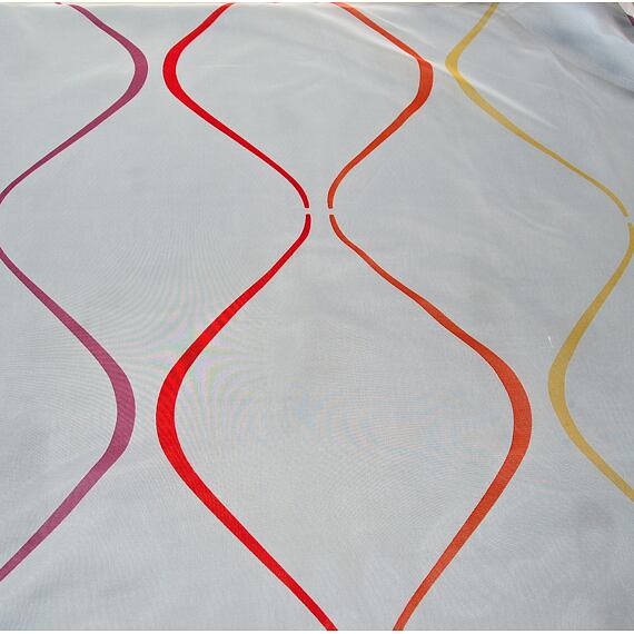 Voál s barevným motivem