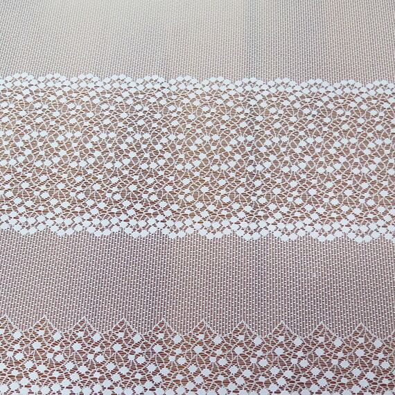 Žakár se zdobnou bordurou