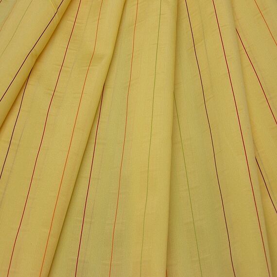 Vytkávané jemné proužky II žlutá