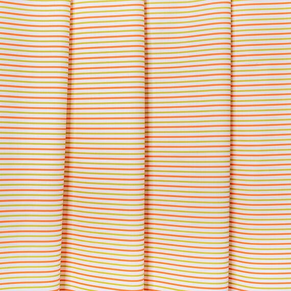 Závěs s oranžovo-zelenými proužky