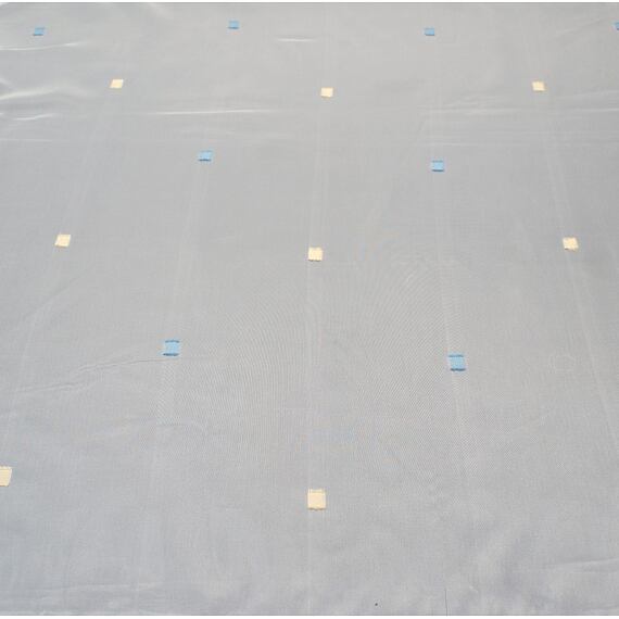 Voál s modro-žlutými kostičkami