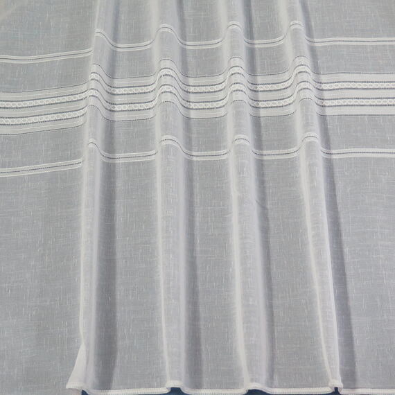 Voál smetanový s vodorovným vzorem