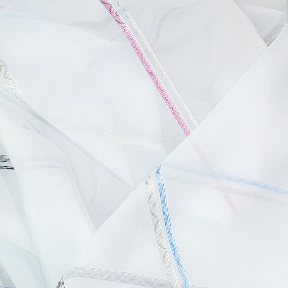 Voál s barevnými proužky