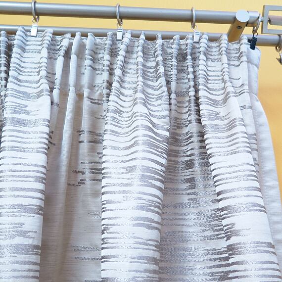 Závěs šedo-bílý 2ks v balení