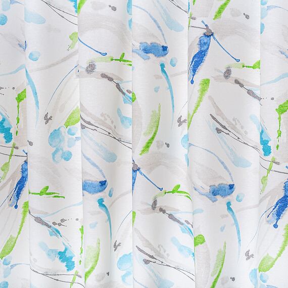 Závěs s barevným vzorem