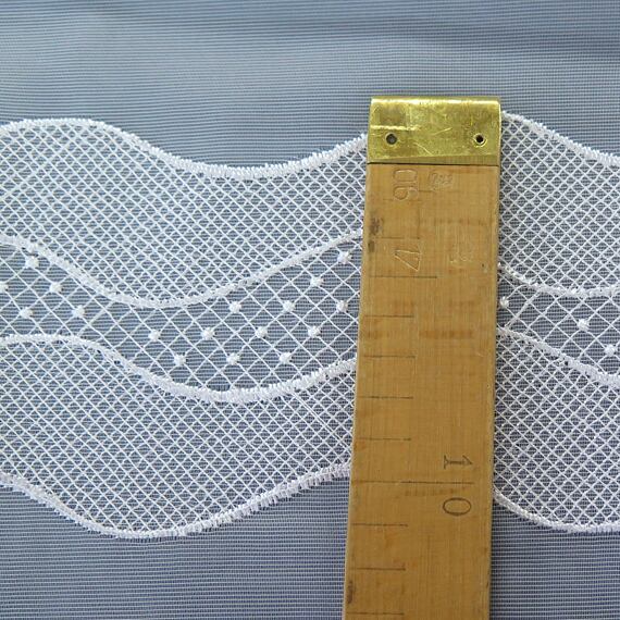 Voál vyšívaná vlnka