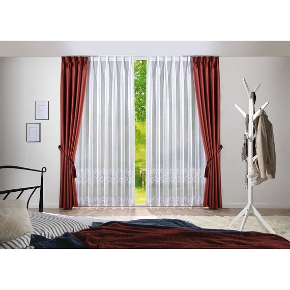 Bílý voál s bílou výšivkou