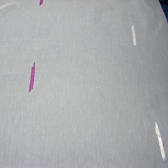 Voál s fialovými proužky