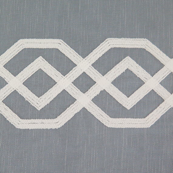 Vyšívaná starobílá/ Ariadne