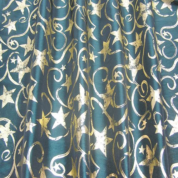 Zelený satén s hvězdami