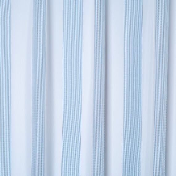 Záclona s modrými pruhy