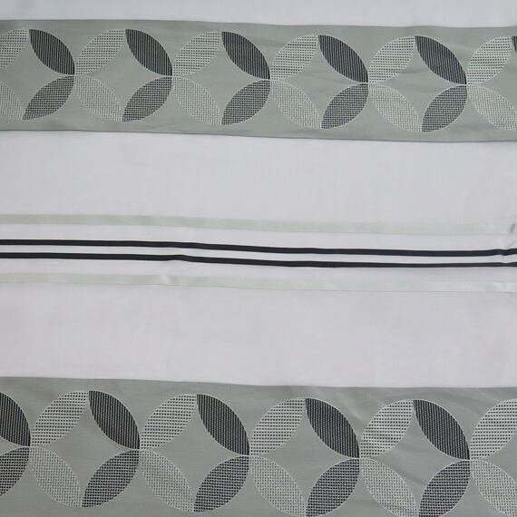 Polozávěs s vodorovnými pruhy