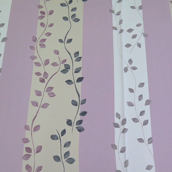 Black- out fialové pruhy